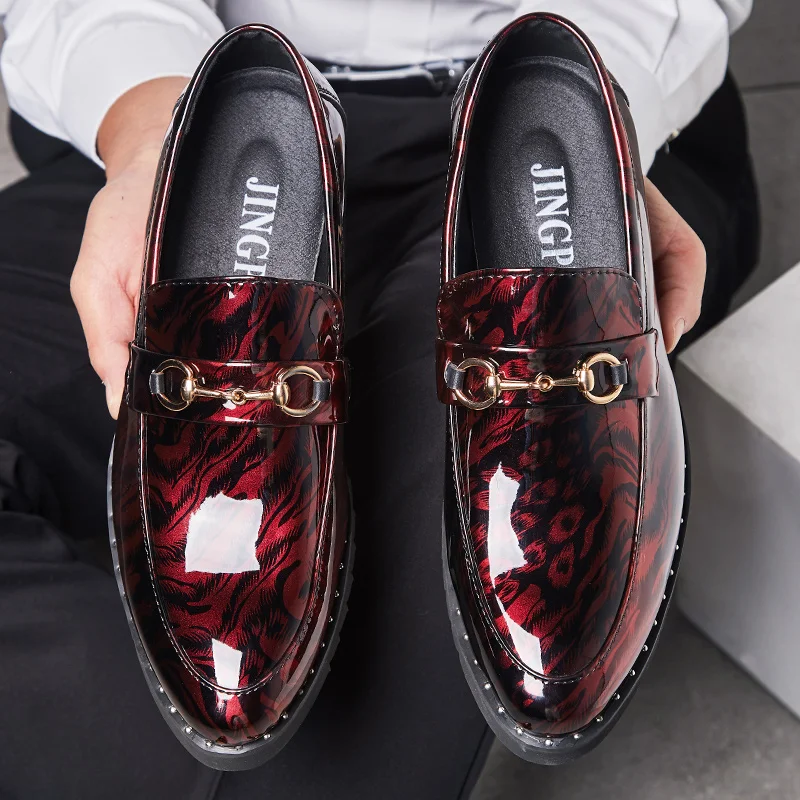 

Metal buckle fashion patent leather men's artificial leather shoes 2021 spring casual men's shoes non-slip men's work shoes, Silver, red, blue