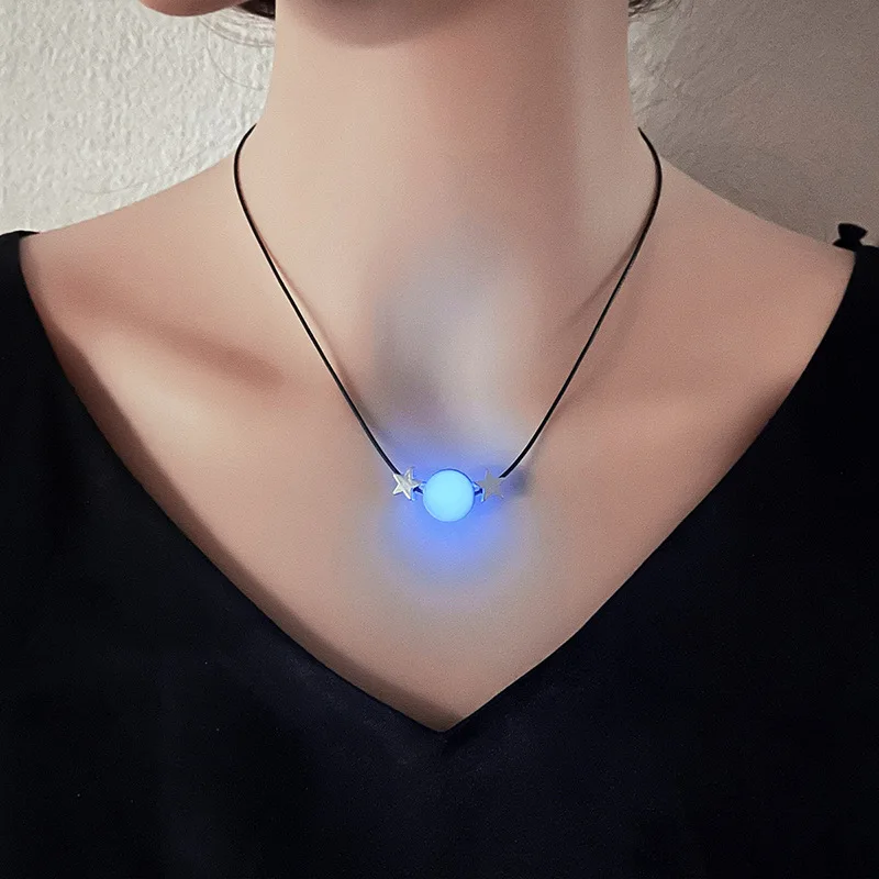 

Wholesale Noctilucent Wax Thread Gold Silver Star Pendant Necklace Round Luminous Pendant Collarbone Necklace For Woman Man