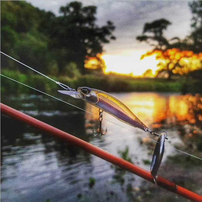

New type 8.4g 77mm suspending minnow Hard Artificial Luya Fishing Lure, 6 colors