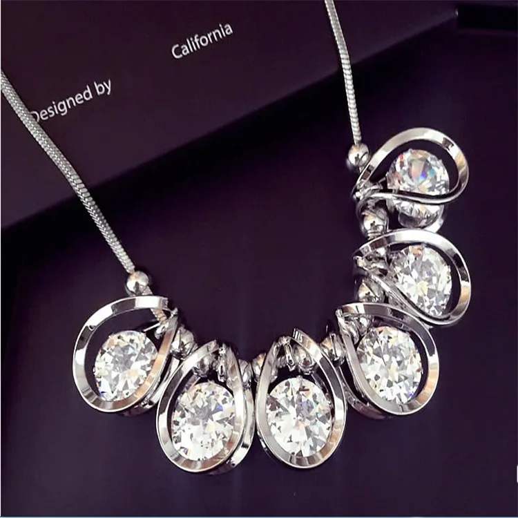 

Valentine's Day women gift charming jewelry with luxury collarbone necklace and crystal pendant necklace