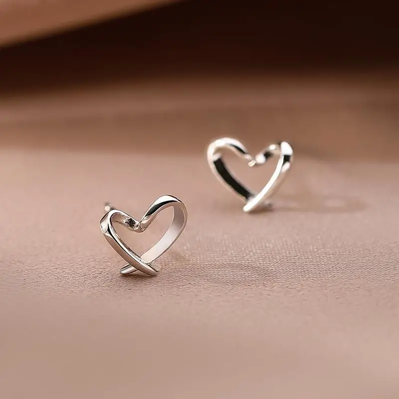 Wholesale Summer New Design Sense Heart Earrings Elegant Temperament 925 Sterling Silver Earrings for Women