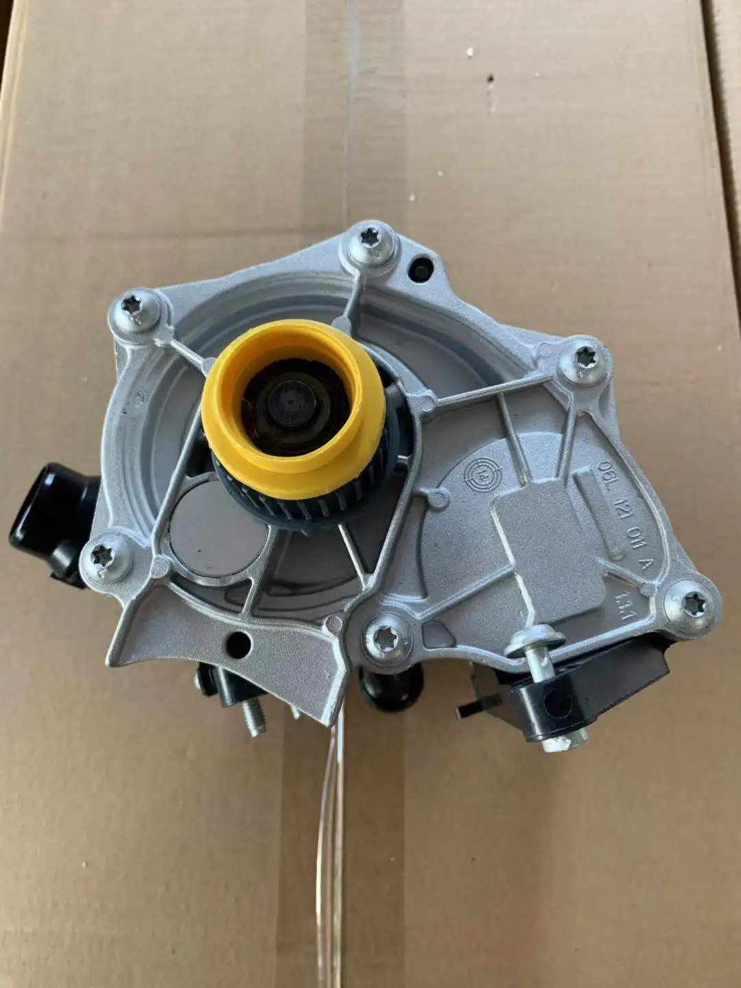 Golf MK7 06L 121 111 H Vehicle Electric Water Pump Assembly