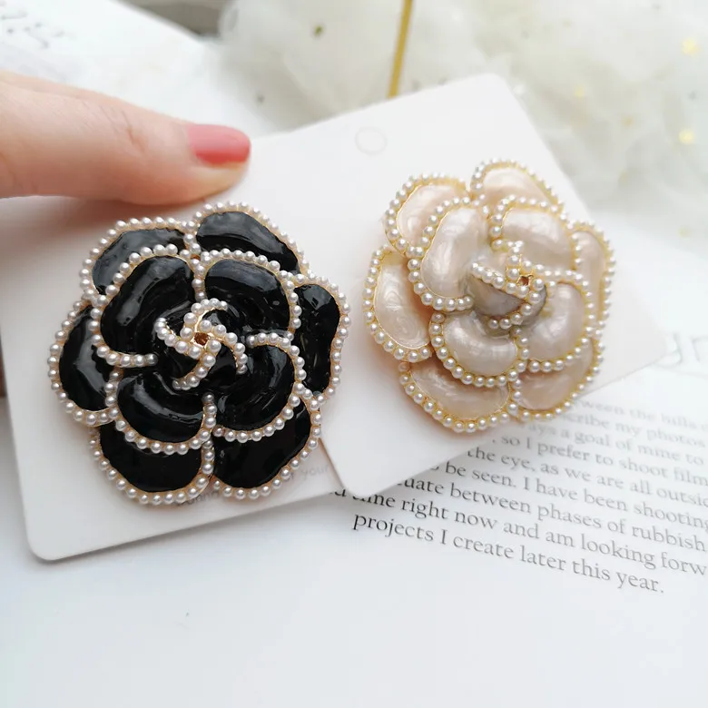 

Fashion Temperament Camellia Flower Pearl Female Coat Brooch Pins Wholesale