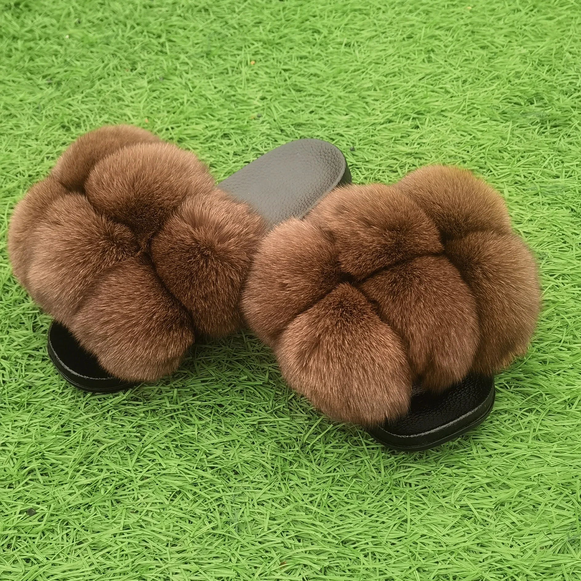 

Drop Shipping Fox fur pom pom slides real raccoon fur ball slippers fur fashion women summer sandals, Customized color