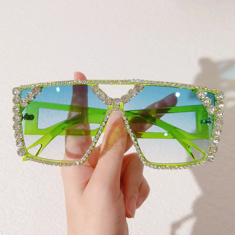 

Superhot Eyewear Fashion 2022 Oversized Square Bling Bling Diamond Crystal Rhinestones Women Shades Sunglasses, Custom color