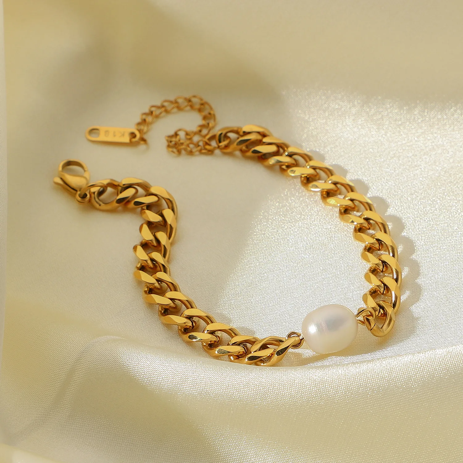 

Cuban chain single pearl bracelet 18K gold plated stainless steel bracelet jewelry bracelet women