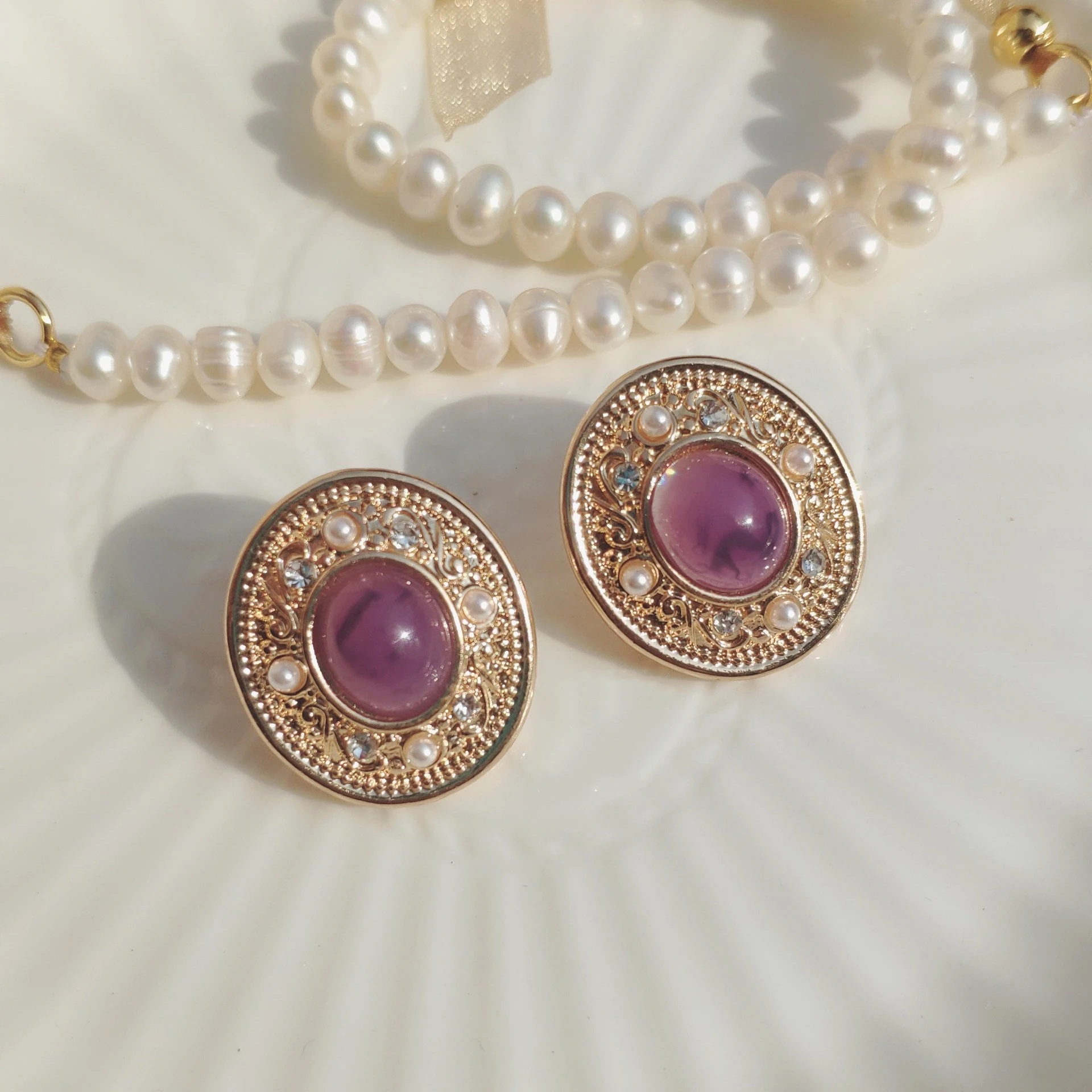 French retro European palace style antique oval diamond white pearl purple gemstone 925 silver earrings ear clips 2020
French retro European palace style antique oval diamond white pearl purple gemstone 925 silver earrings ear clips 2020