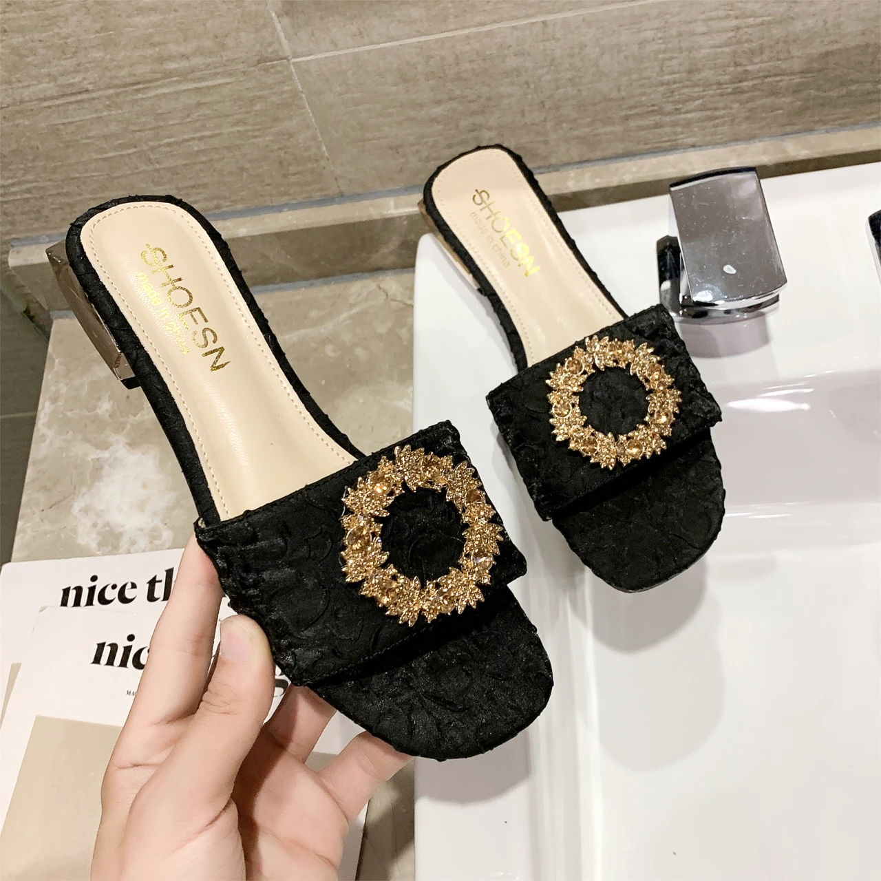 

fashion slippers woman 2021 summer women's slippers Flat slippers, Picture