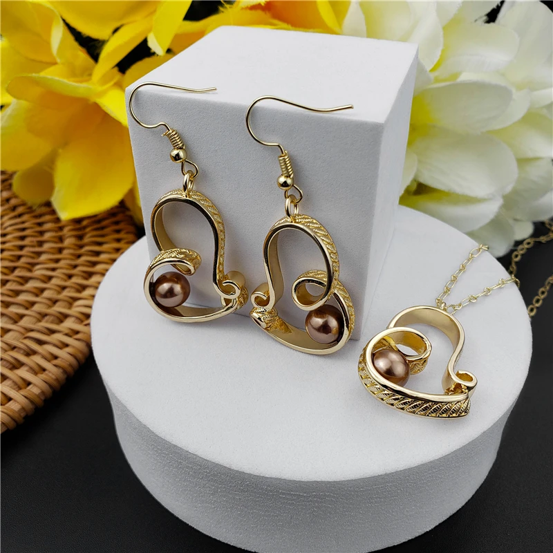 

brass material heart shape with pearl hawaii necklace jewelry, Customized color