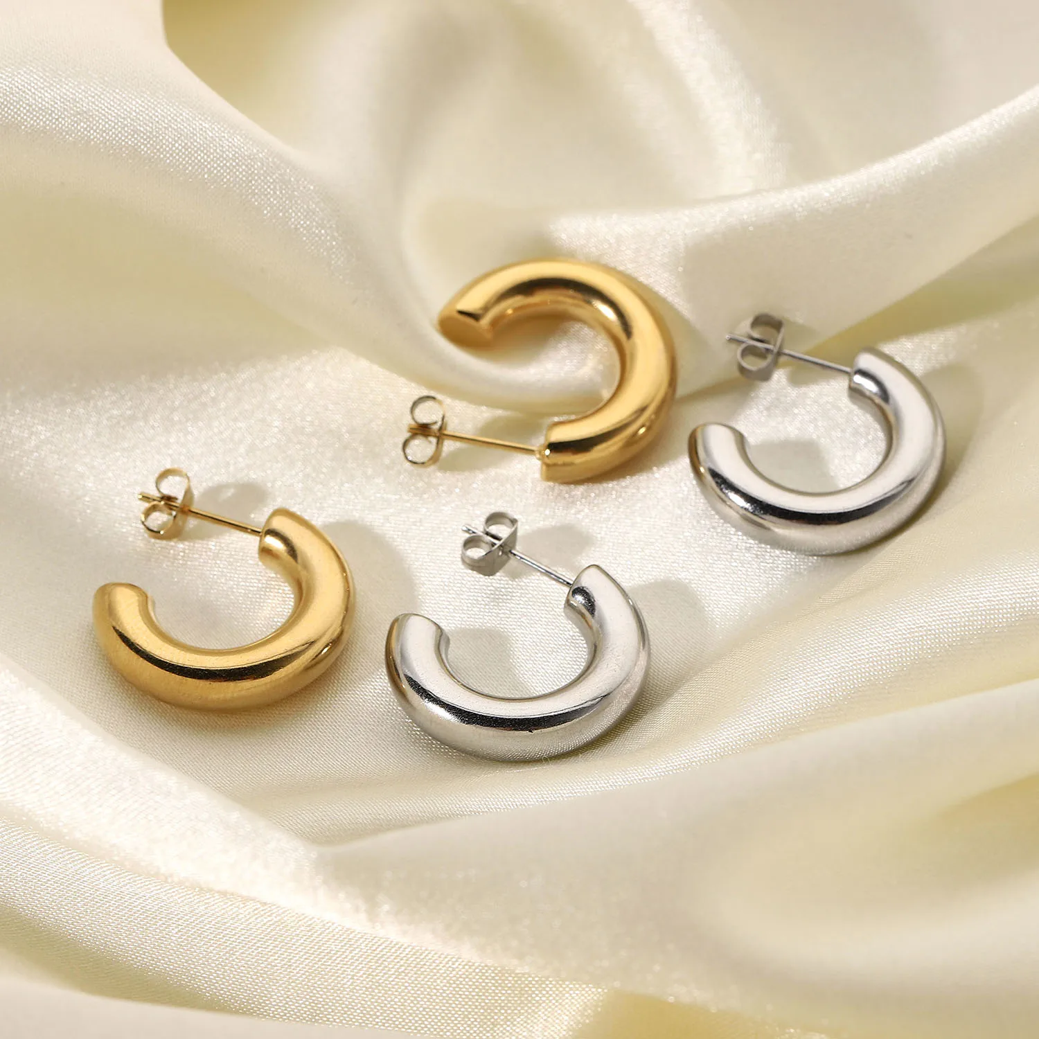 

20mm 25mm Minimalist 14K Gold Plated Stainless Steel Jewelry Hoop Earrings For Women CC Shape Circle Earrings