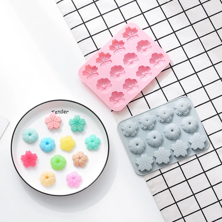 

Factory direct sale 12 flower-shaped silicone molds