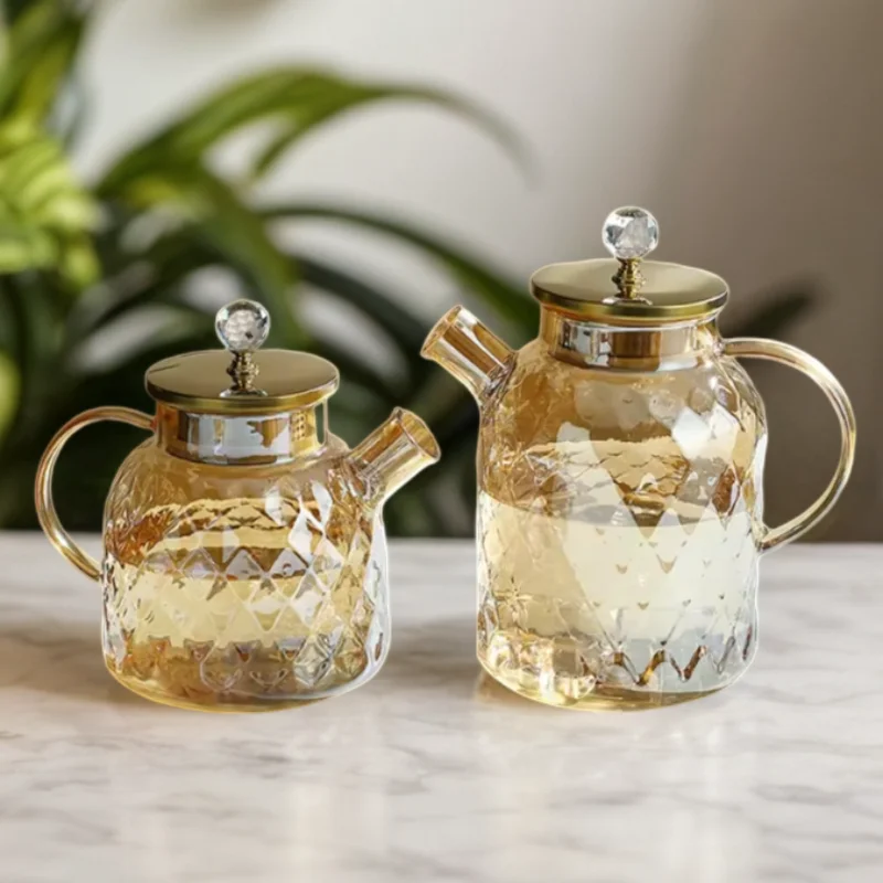 Borosilicate Heat Resistant Glass Pitcher Carafe Glass Water Pitcher Iced Tea Jug with Handle Stainless Steel Lid
