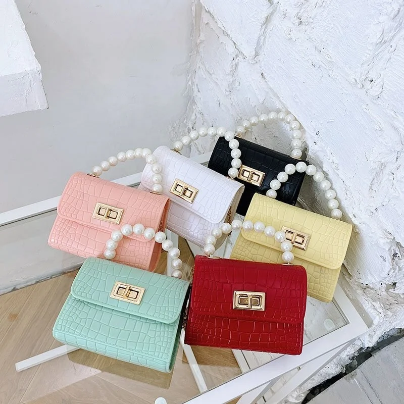 

2021 Guangzhou Fashion New Women Designs Girl Tote Bag Rhomboid Chain Pearl 1 Piece Mini Handbags Bags for Party Gift
