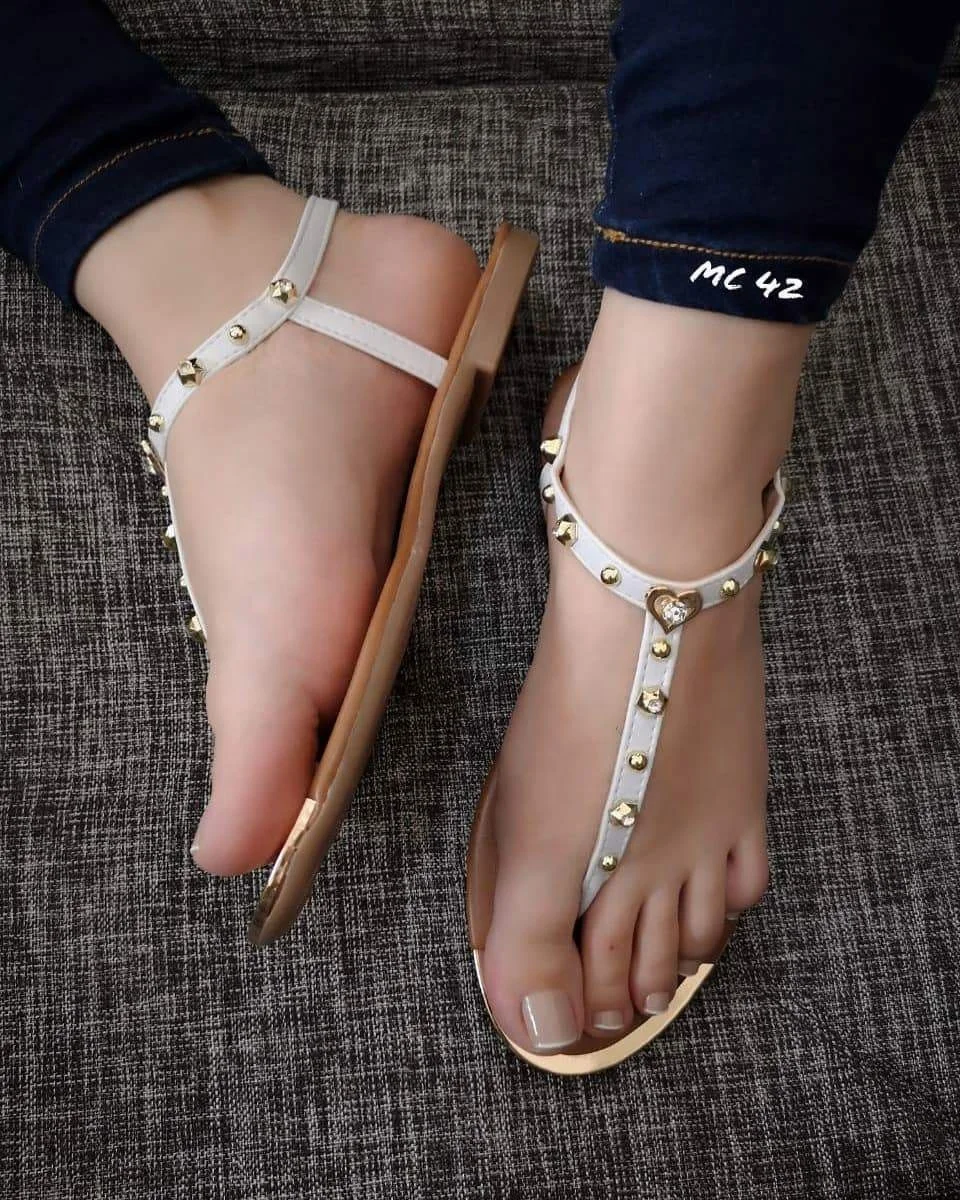 

Women's sandals summer 2020 student flat shoes clip toe rivet casual sandals beach shoes drop shipping, White, black, apricot