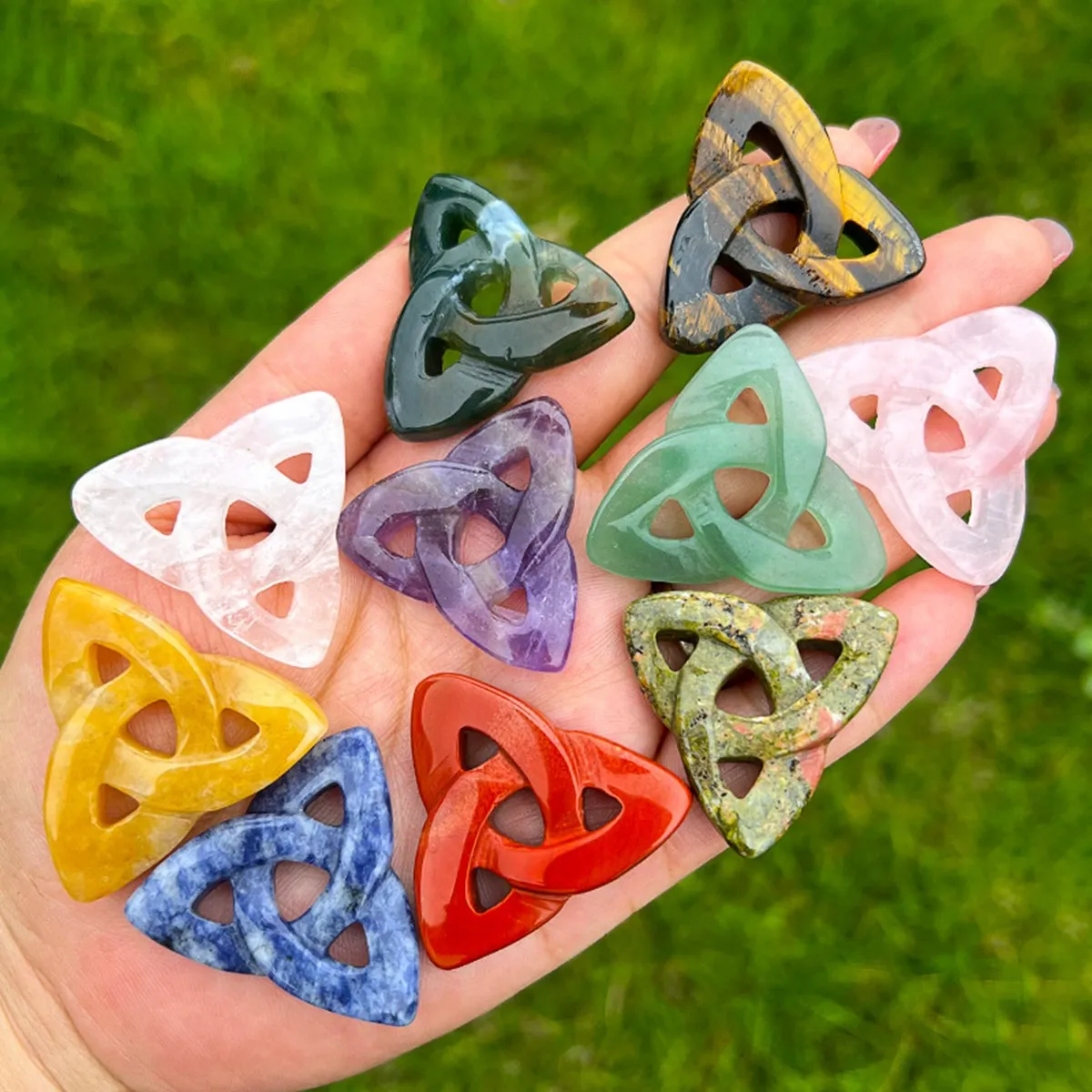 New Trendy Natural Crystal Quartz Stone 38MM Irish Celtic Knot Carving Mixed Stones Carving for Crystal Crafts Collection