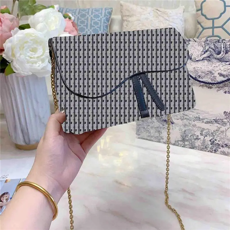 

Brand Retro Chain Decoration Bag Metal Letters Fashion Design Women Handbag 22*15*5Cm Flap Bags