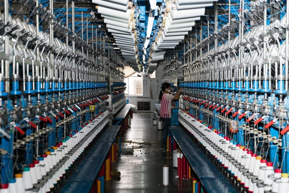 
1/4NM 100% Viscose Chenille Yarn dyed for Knitting 