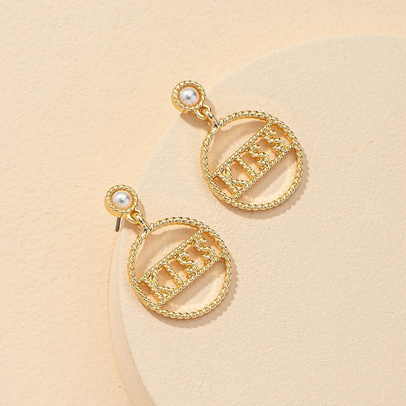 

Amazon Hot Sale Gold Plated KISS Stud Earrings Geometric Hollow Round Letter Statement Earring