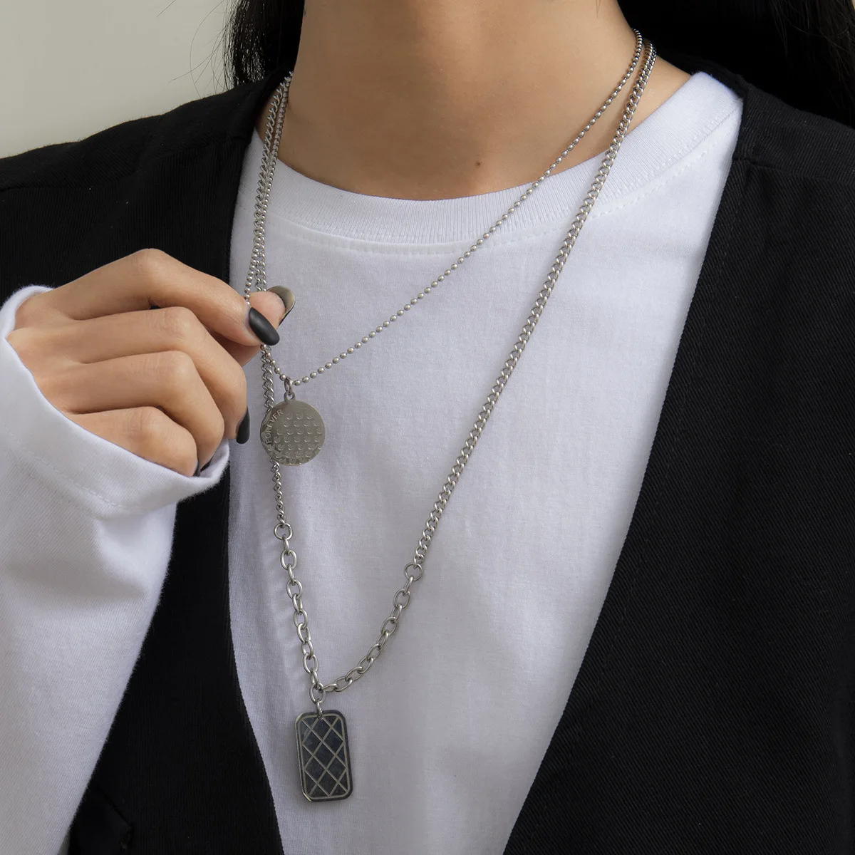 

Coin Pendant Necklace Swan Medallion Stylish Trendy Vintage Round Disc Dainty Link Chain Choker Valentine Jewelry for Women, Silver