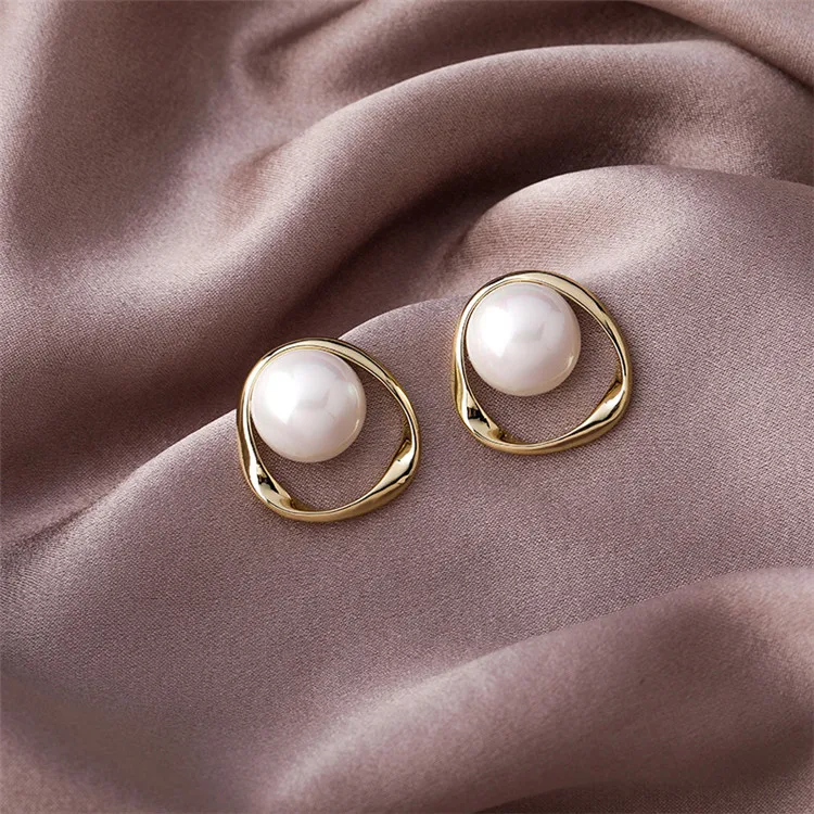 

2021 Korean New Simple Irregular Circle Imitation Pearl Jewelry Stud Earrings For Women