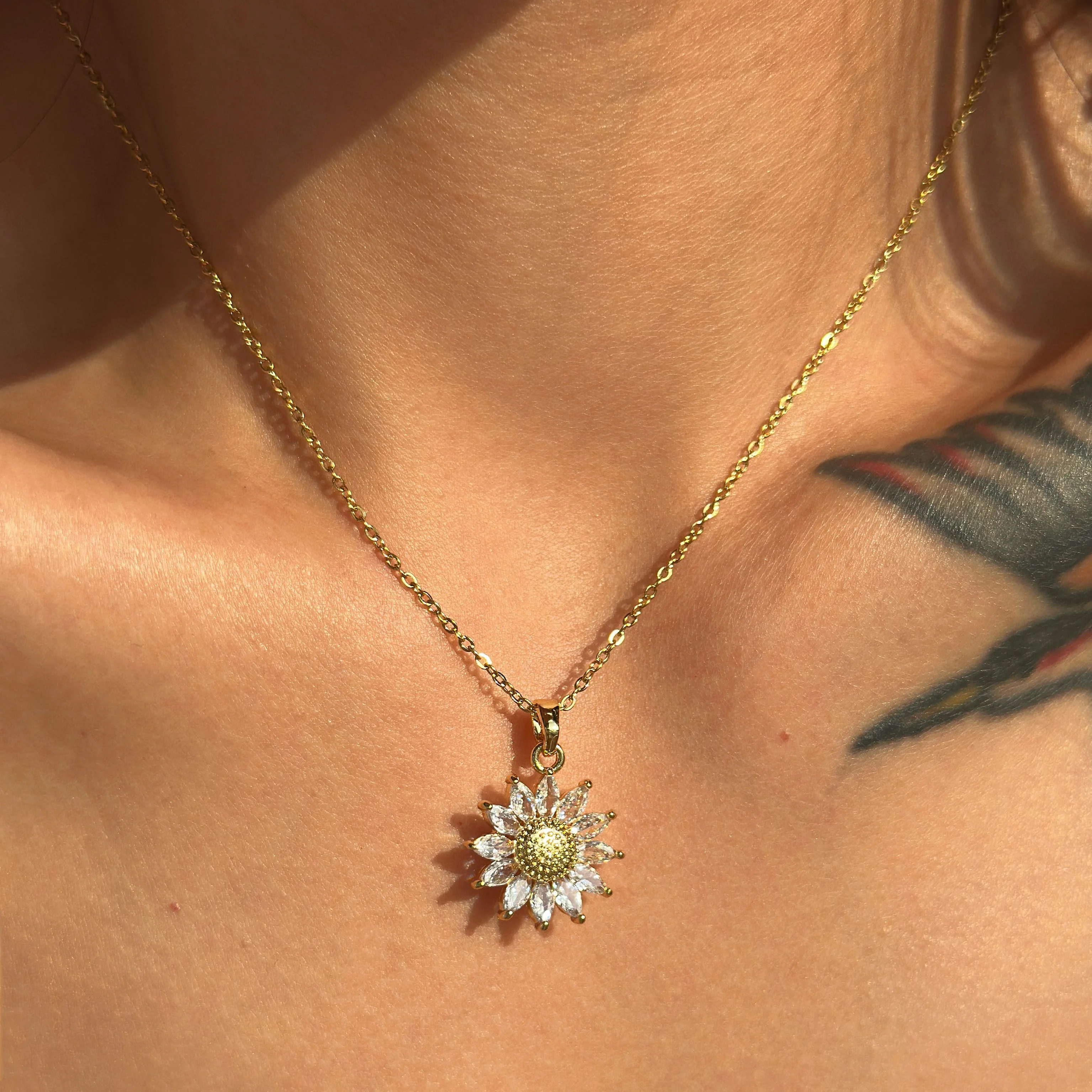 

2023 Dazan New 18k Gold Plated Tarnish Free Stainless Steel Polished Vintage Sunflower Zircon Pendant Necklace For Women