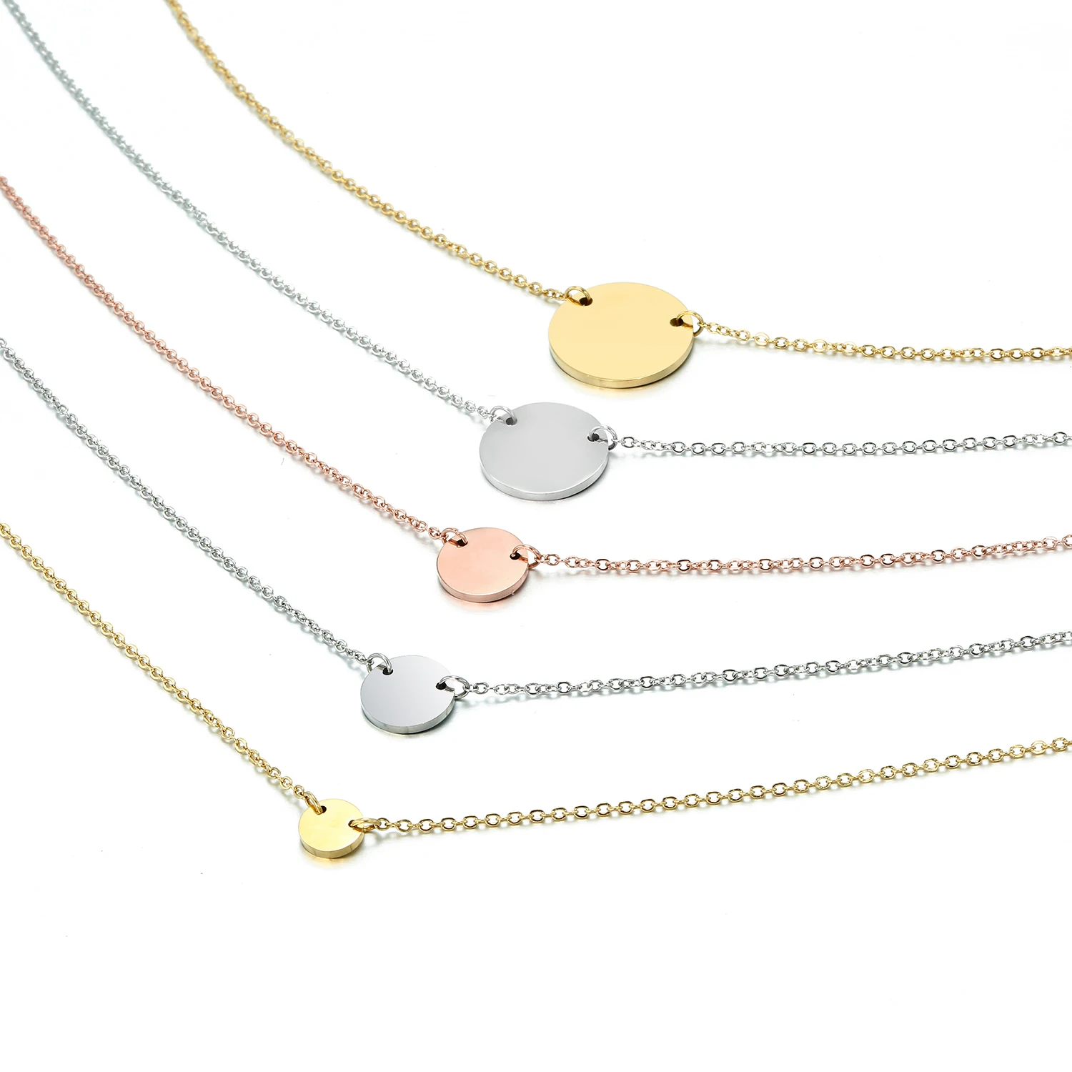 

Custom Retro 15mm Gold Chain Round Coin Pendant Woman Necklace