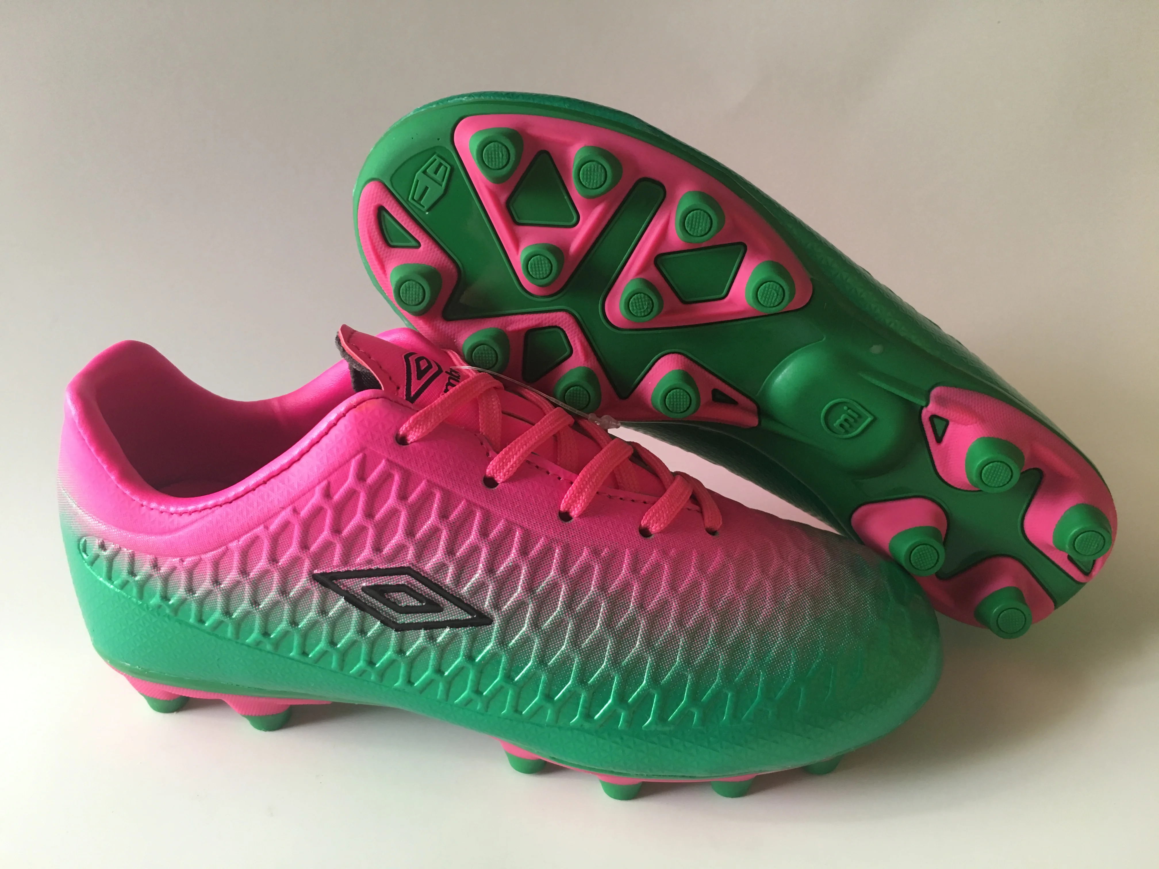 2020 Wholesale Fashion Soccer Girls Football Shoes Kid's Soccer Shoe
