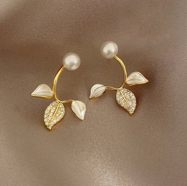 Retro Temperament Personality Leaf Pearl Earrings Rhinestone Crystal Stud Earring for Women