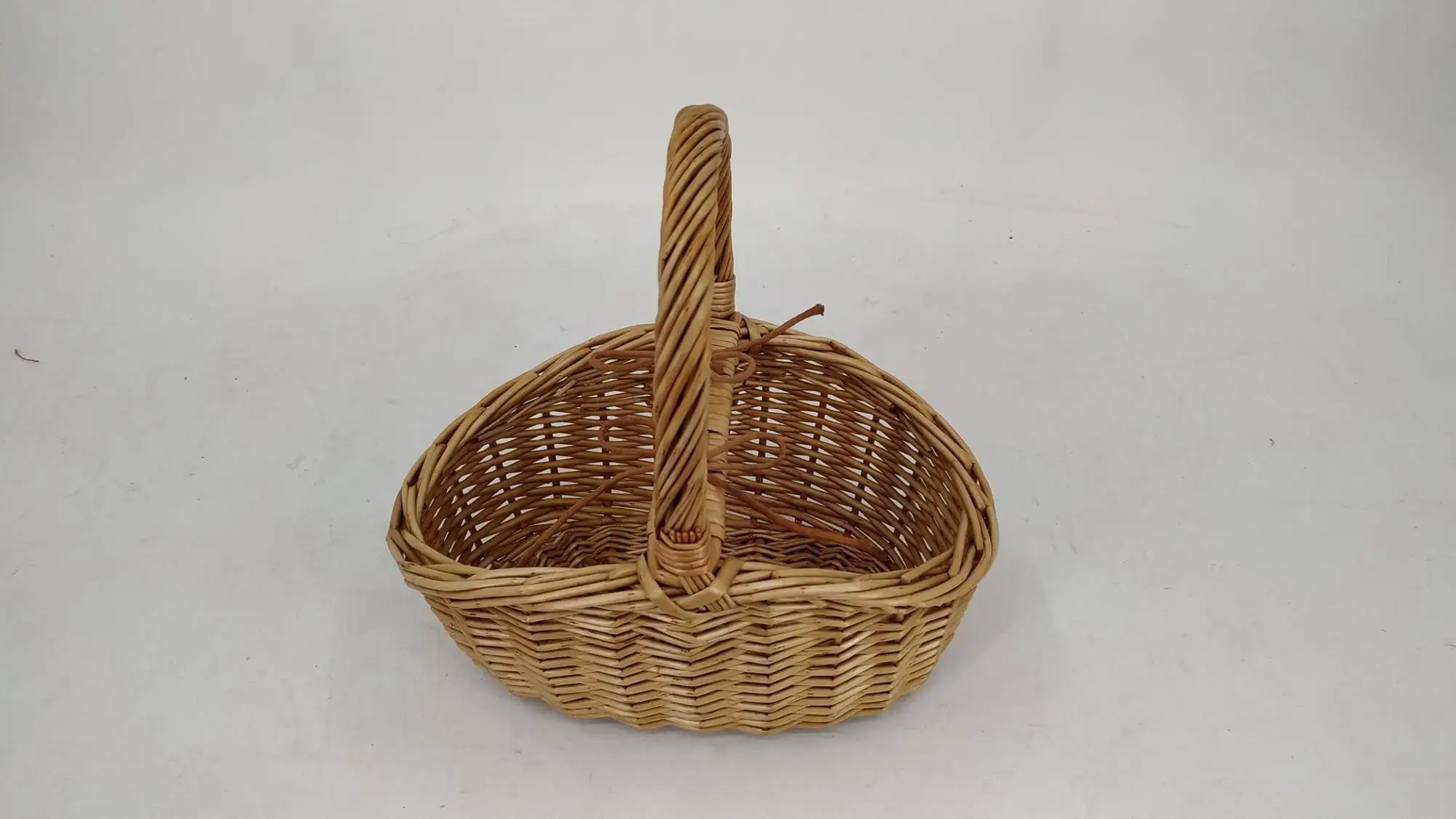 10% off white empty gift basket cabas basket wicker basket
