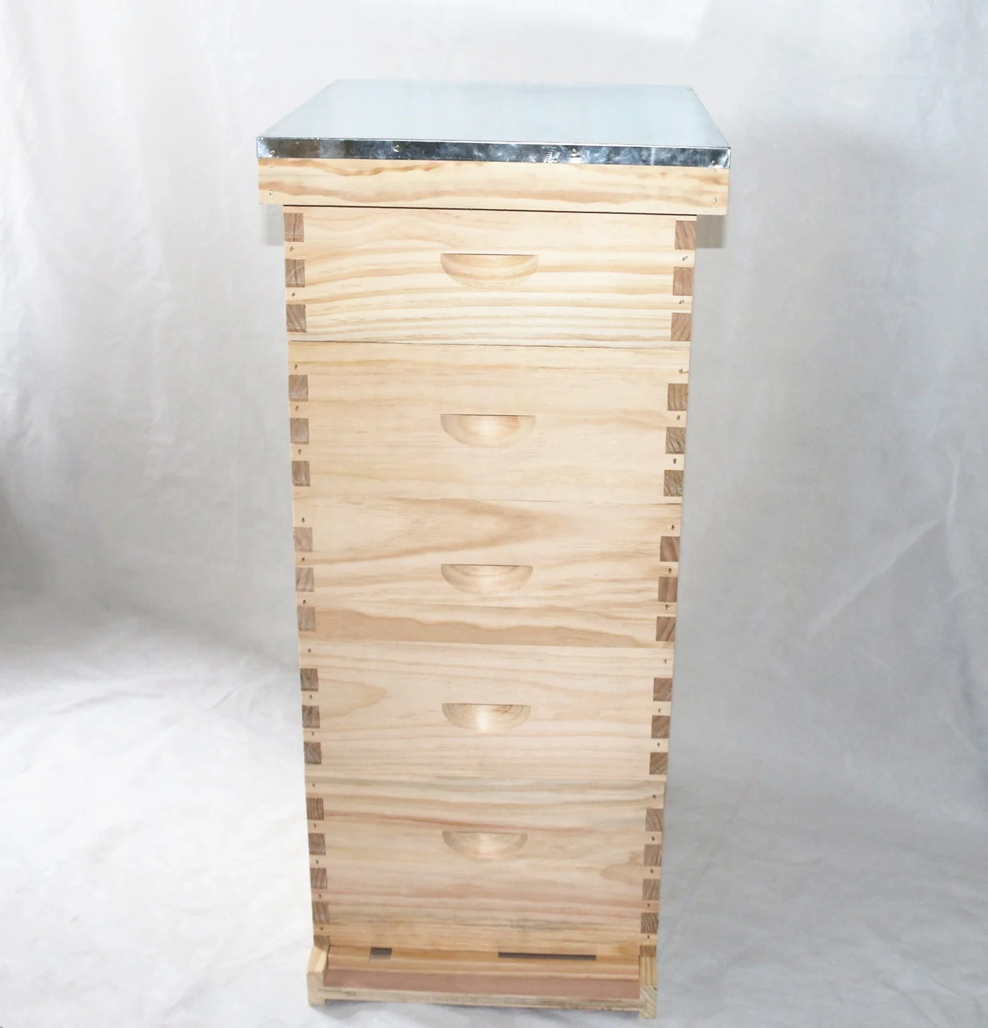 
Unassembled 5 Levels 10 Frame beehive 1 Deep 4 Medium, one set per carton 