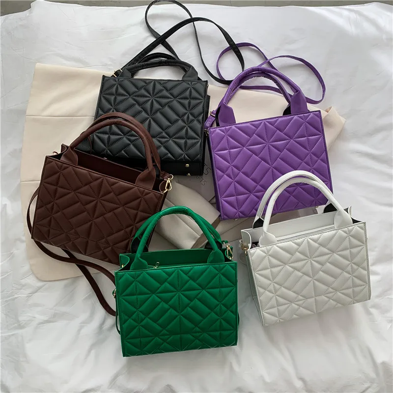 

New Design Quilted Leather Handbag Large Capacity Messenger Crossbody Bag Women'S Messenger Bags Custom Messenger Bag For Women, Picture shows