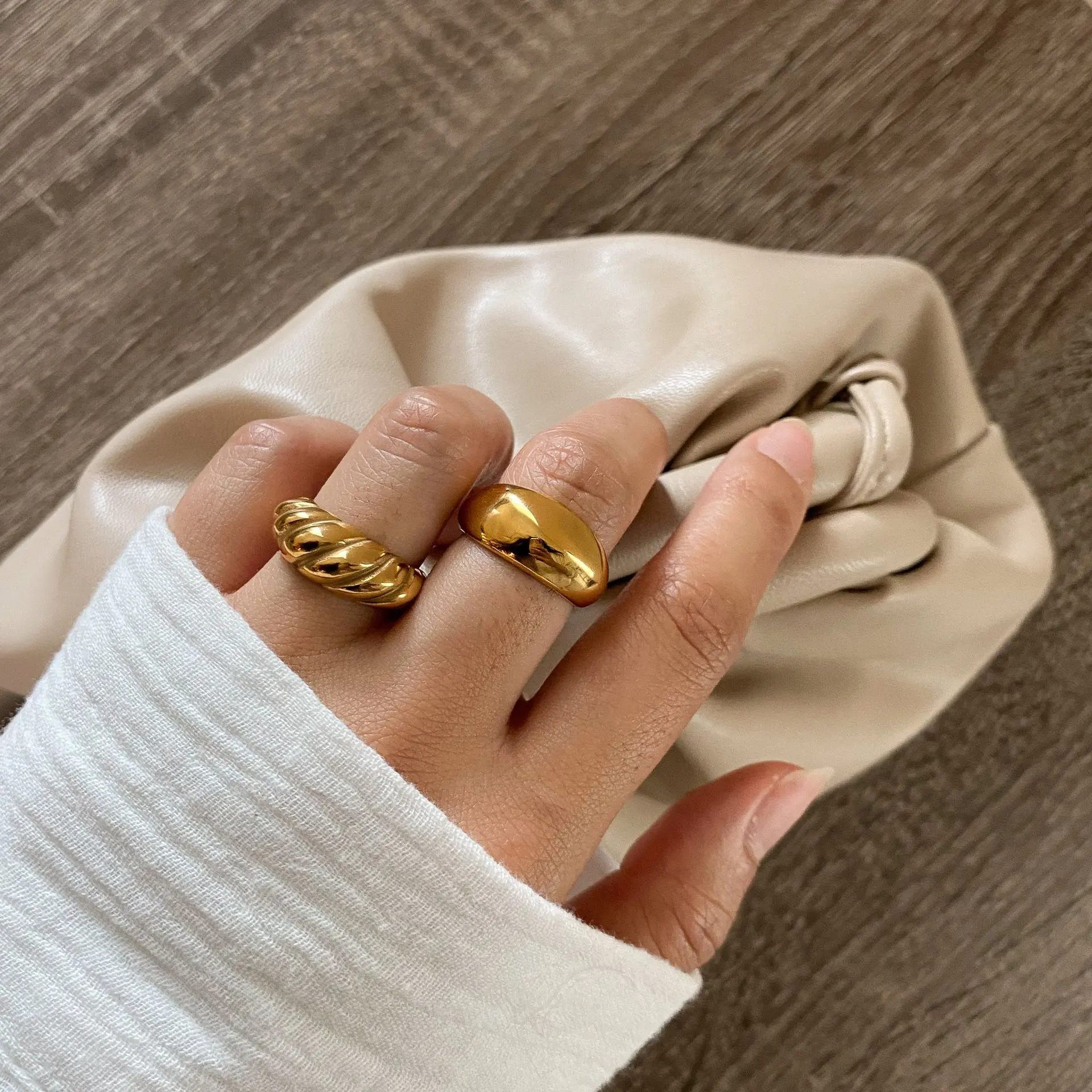 

Brand New Ins Fashion ly Jewelry Real Gold Plated Matte Croissant Finger Textured Bread Grain Band Ring for Women