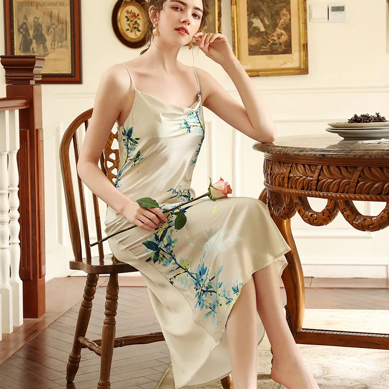 

Long suspender skirt snow silk high-end quality positioning flower satin silk nightdress, Picture shows