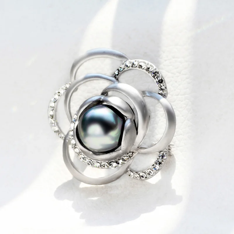 

Fashion Flower Hollow Camellia Pearl Crystal Channel Brooch Pin Rhinestone Brooch Women