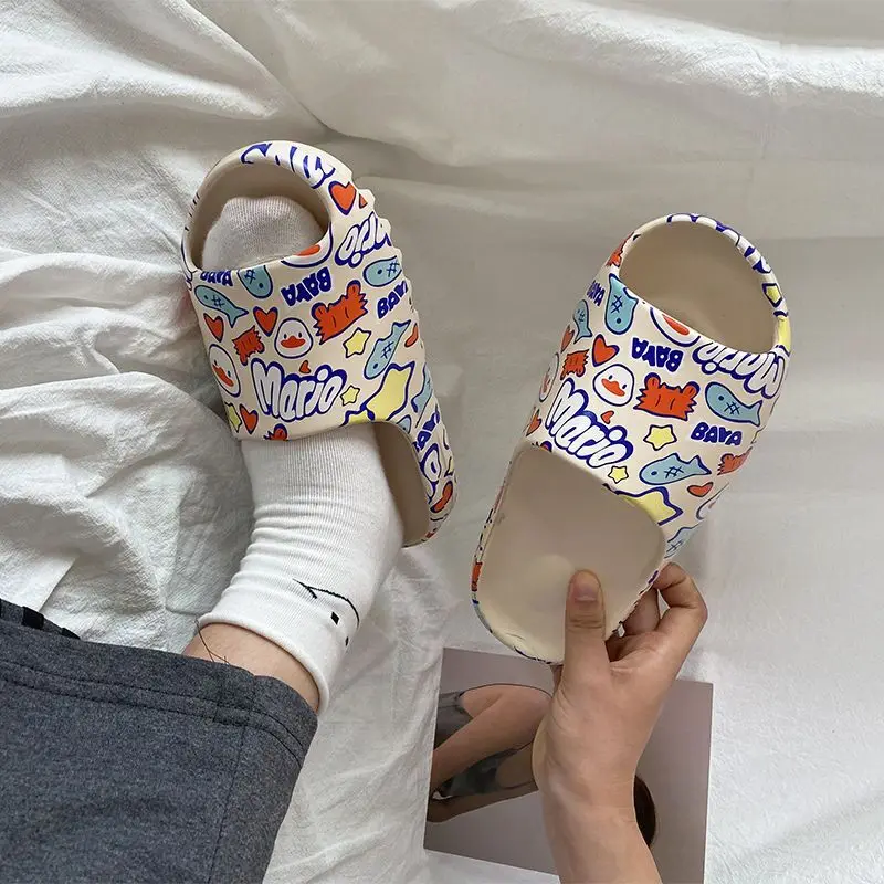 

LLUUMIU Slippers Women Graffiti Pattern Platform Cartoon Outdoor summber Beach Slides Soft Sole Women Flip-flops room shoes