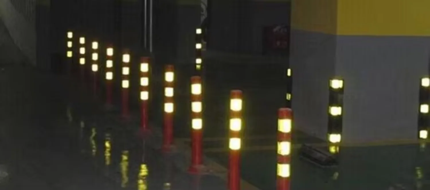 Traffic Safety Spring Warning Bollard 750mm High Reflective Flexible Parking Guide Post
