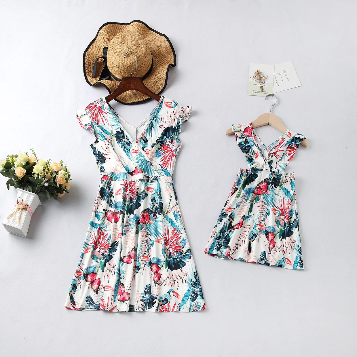 

Family Look Mommy and Me Clothes Mom Mum Baby Dress Women and Girls Matching Outfits Sleeveless Floral Mother Daughter Dresses