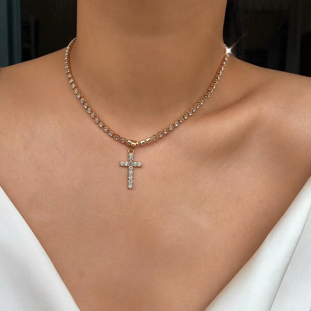 

SHIXIN Shiny Crystal Cross Pendant Choker Necklace Jesus Vintage Rhinestone Link Chain Necklaces Charm Christian Couple Jewelry, Gold.sliver