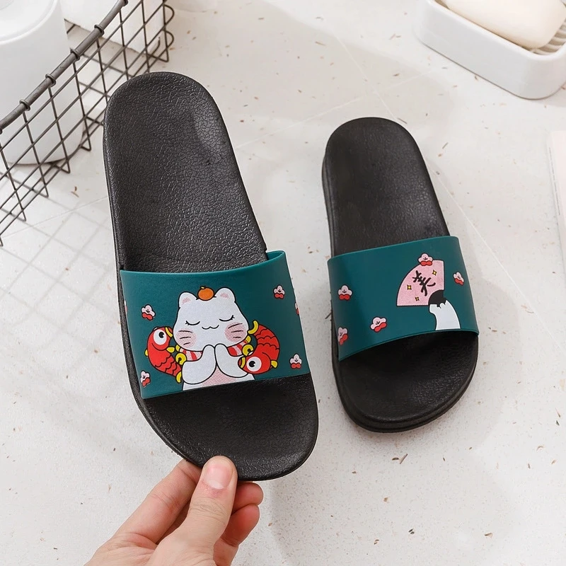 

Non-slip lovely cartoon children's slippers for boys and girls fashion cute house shoes in summer, Black,green,red