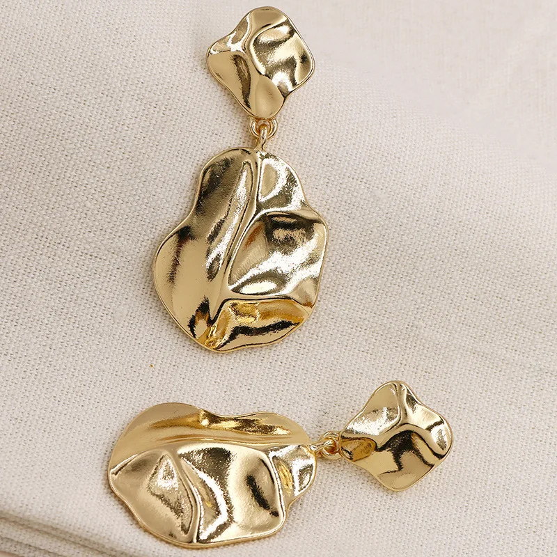 

2021 Hot Sale Real Gold Plating Curved Disc Dangle Earrings Hip Hops Geometric Metal Drop Earrings