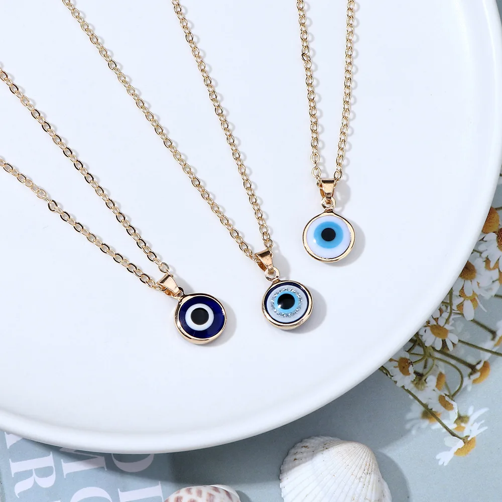 

Fashion Lady Jewelry 2022 Hot Selling Turkish Blue Eye Pendant Necklace Simple Paved Crystal Evil Eyes Necklace For Girls