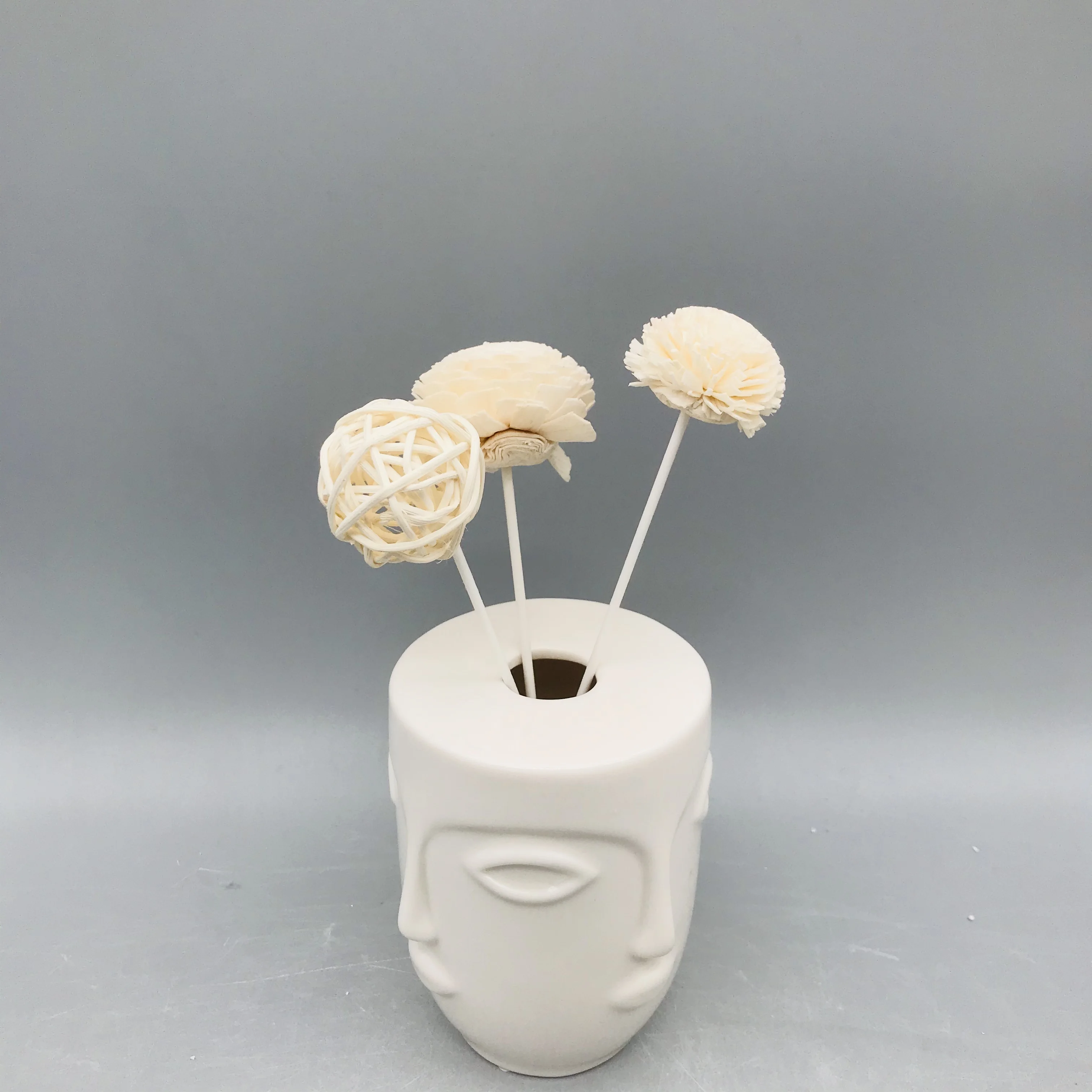 

Modern style human face decor white and black porcelain diffuser, Black, white or custom