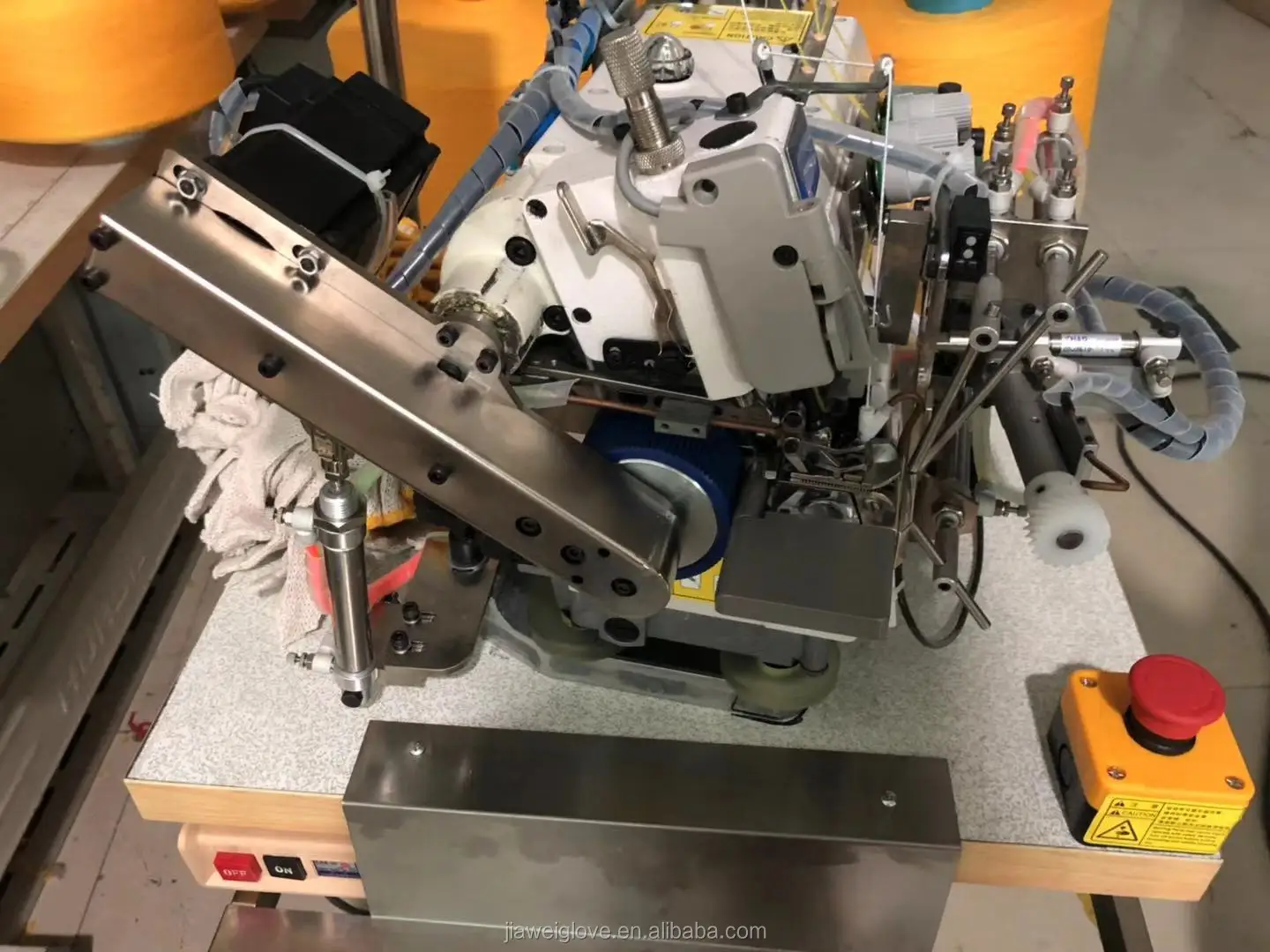 
Automatic glove overlock sewing machine 
