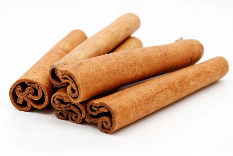 Comparison of Ceylon and Cassia cinnamon sticks showing visual differences between the two varieties