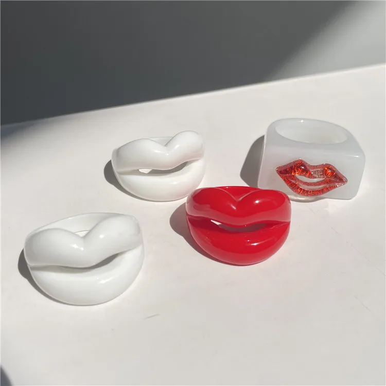 

CARTER LISA New Resin Acrylic Rings Set for Women Transparent Red Lips Shaped Chunky Acrylic Rings Jewelry, Colorful