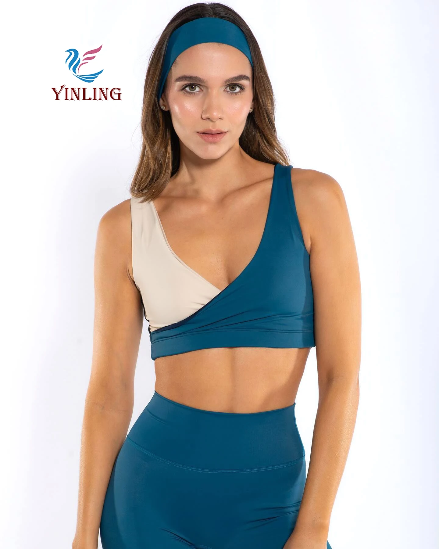 V-shaped Outdoor Contrasting Colors Plus Size Women Yoga Set Custom logo Lightweight Fitness Yoga Short Set