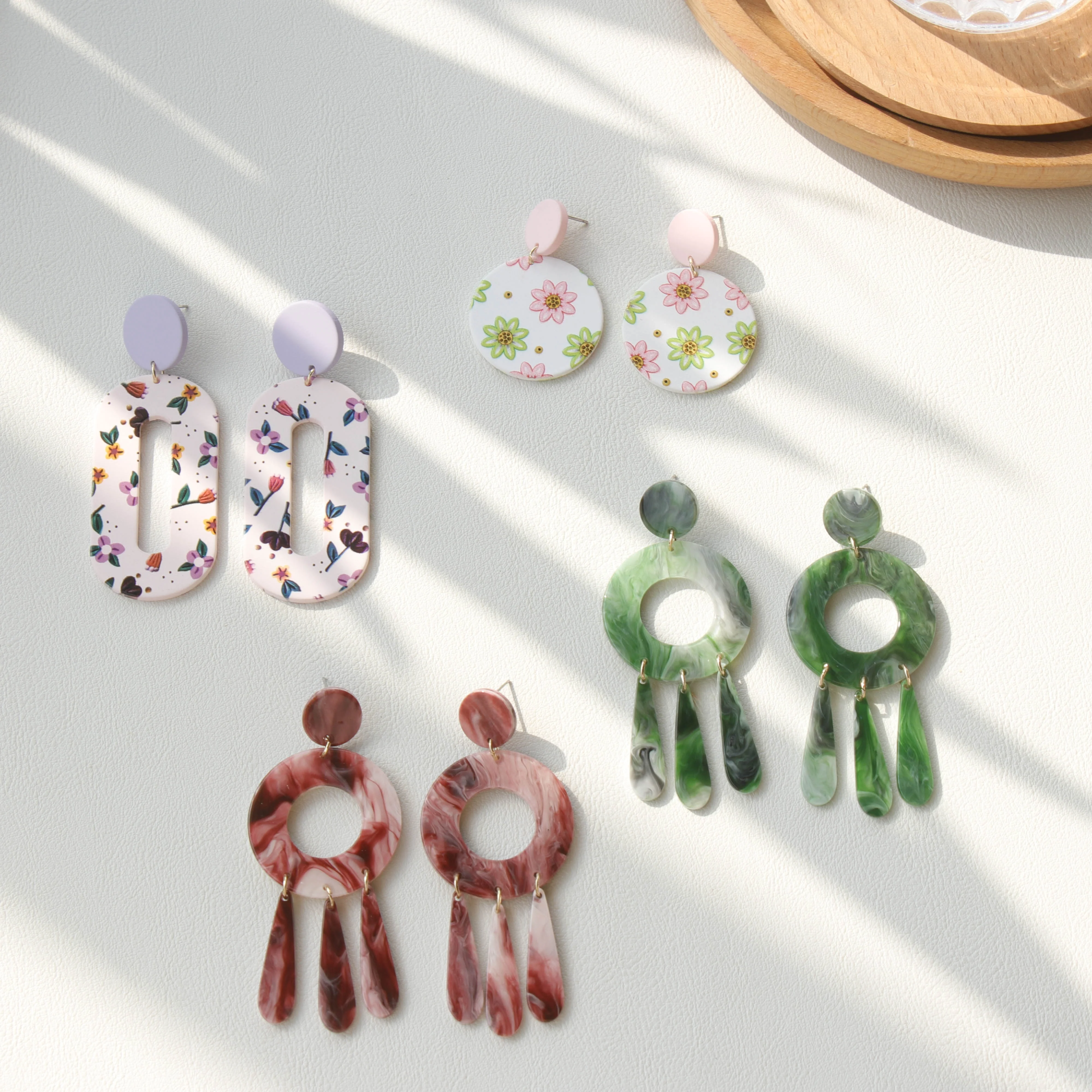 

JUHU summer earrings bohemian Acrylic daisy colorful Clay Cute Resin flower earring for woman jewelry Trendy Earring 2021