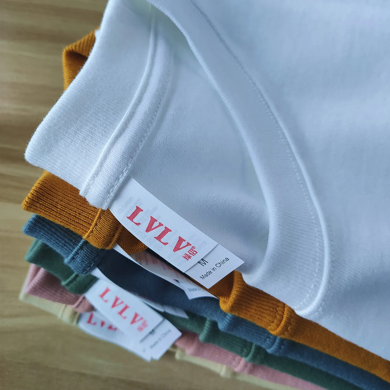 
Wholesale thick 280g T-shirt drop shoulder hip-hop style with multiple colors to choose from. Logo can be customized. 