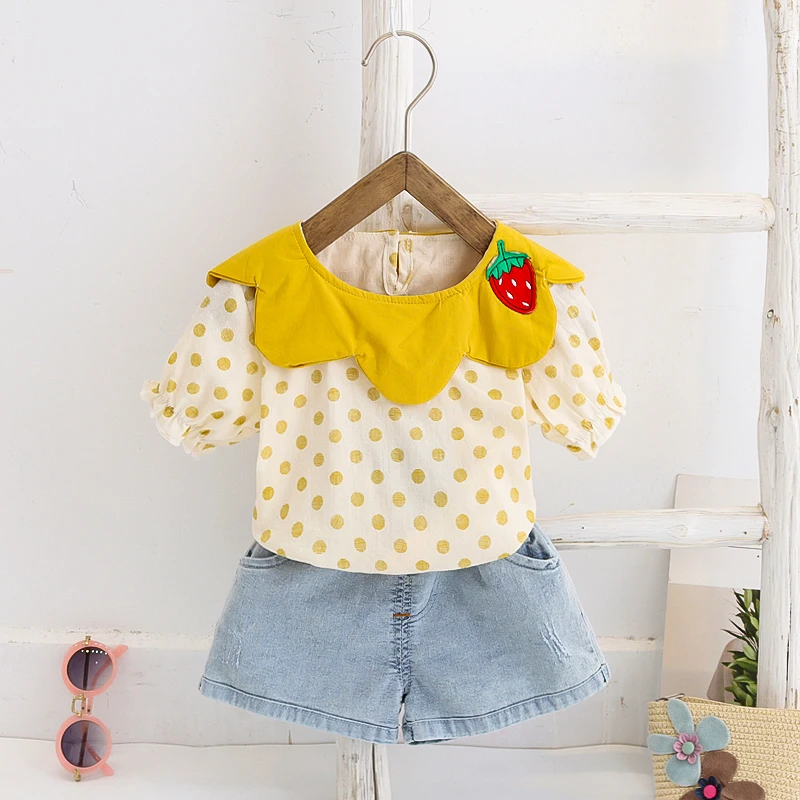 

Yiwu children's clothing wholesale jacquard fabric lapel strawberry top elastic denim ripped shorts suit 1-5years children's cas