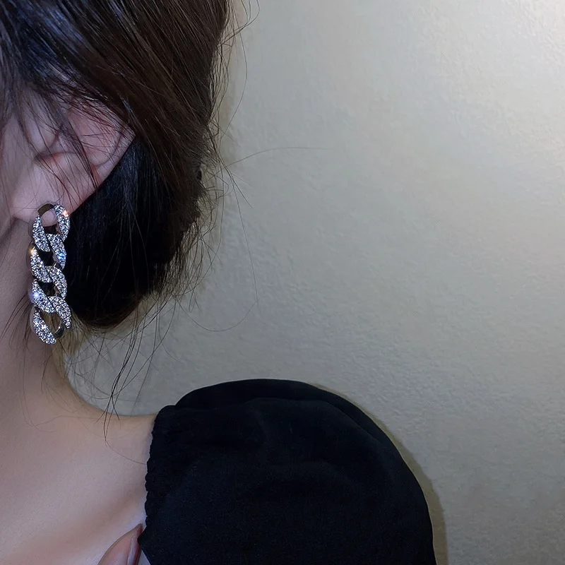 

Elegant Fashion Rhinestone Chain Shaped Dangle Earrings Women Temperament Korean Style Hollow Geometric Earring, Picture shows